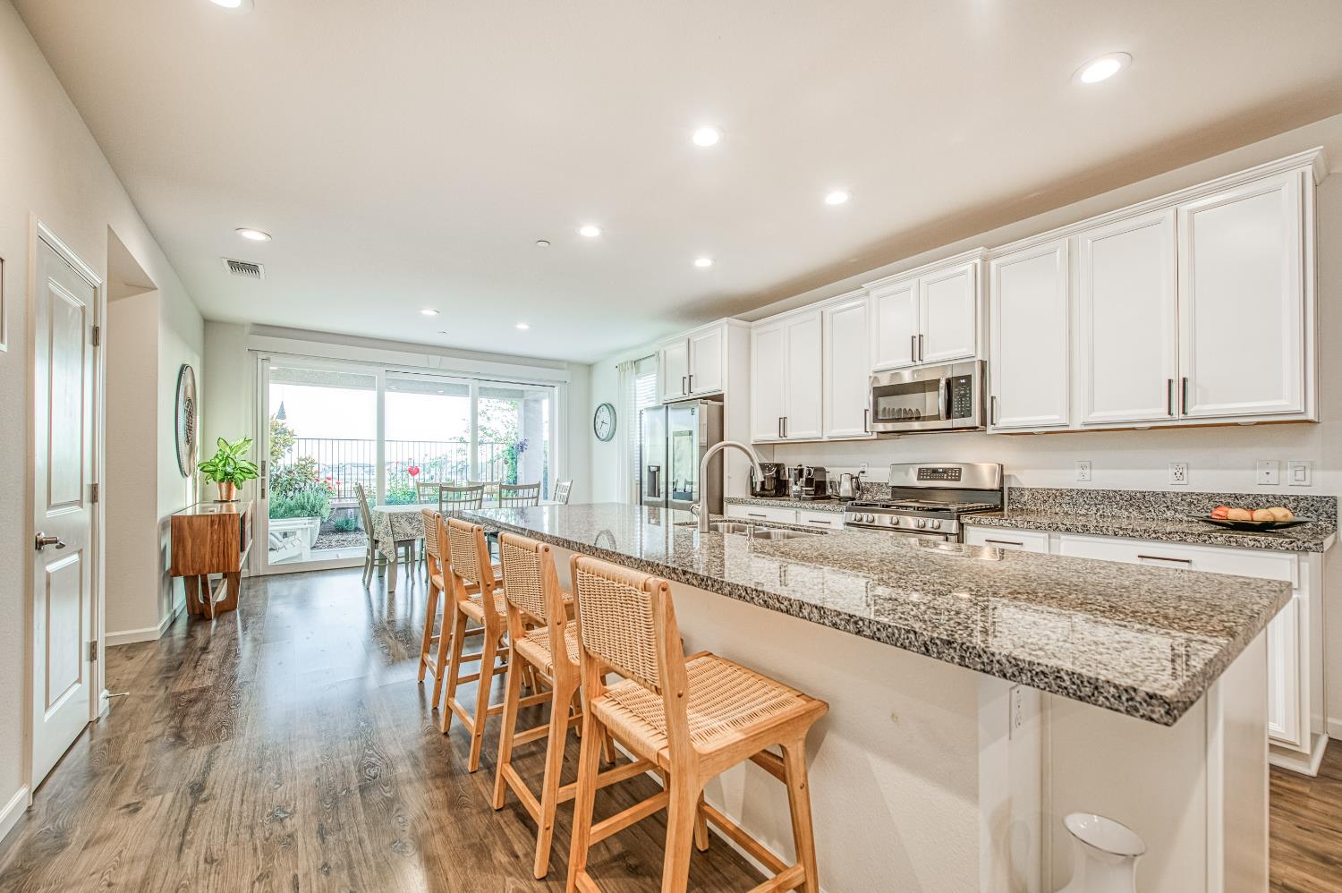 4284 Hillside Rd, Madera, CA 93636