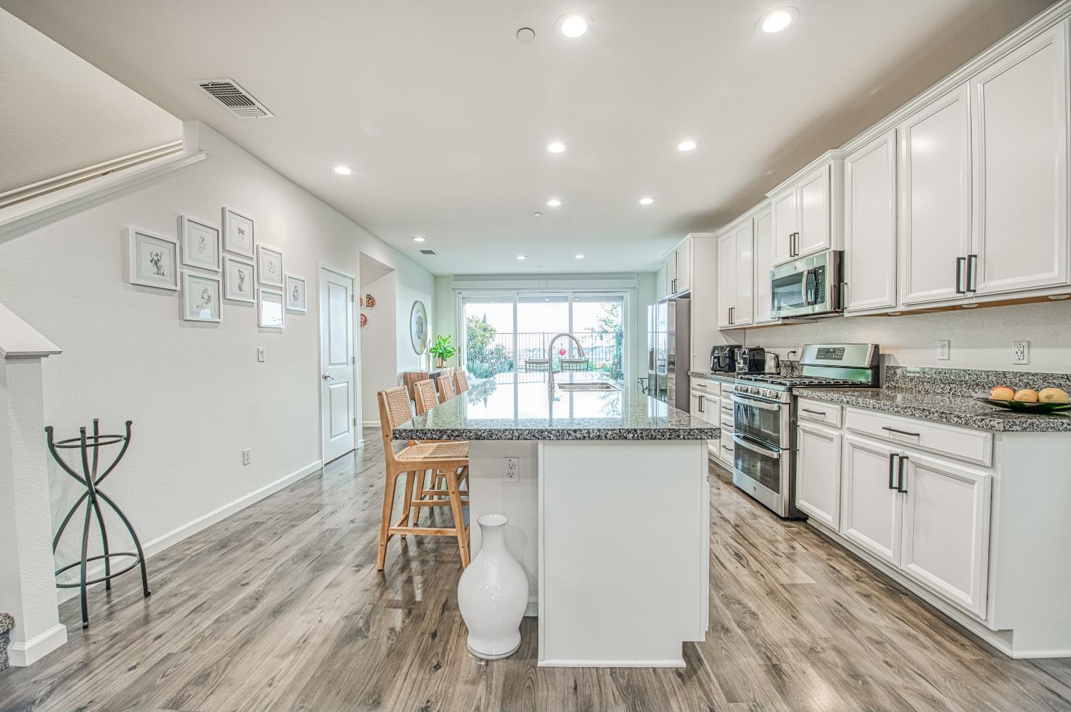 4284 Hillside Rd, Madera, CA 93636