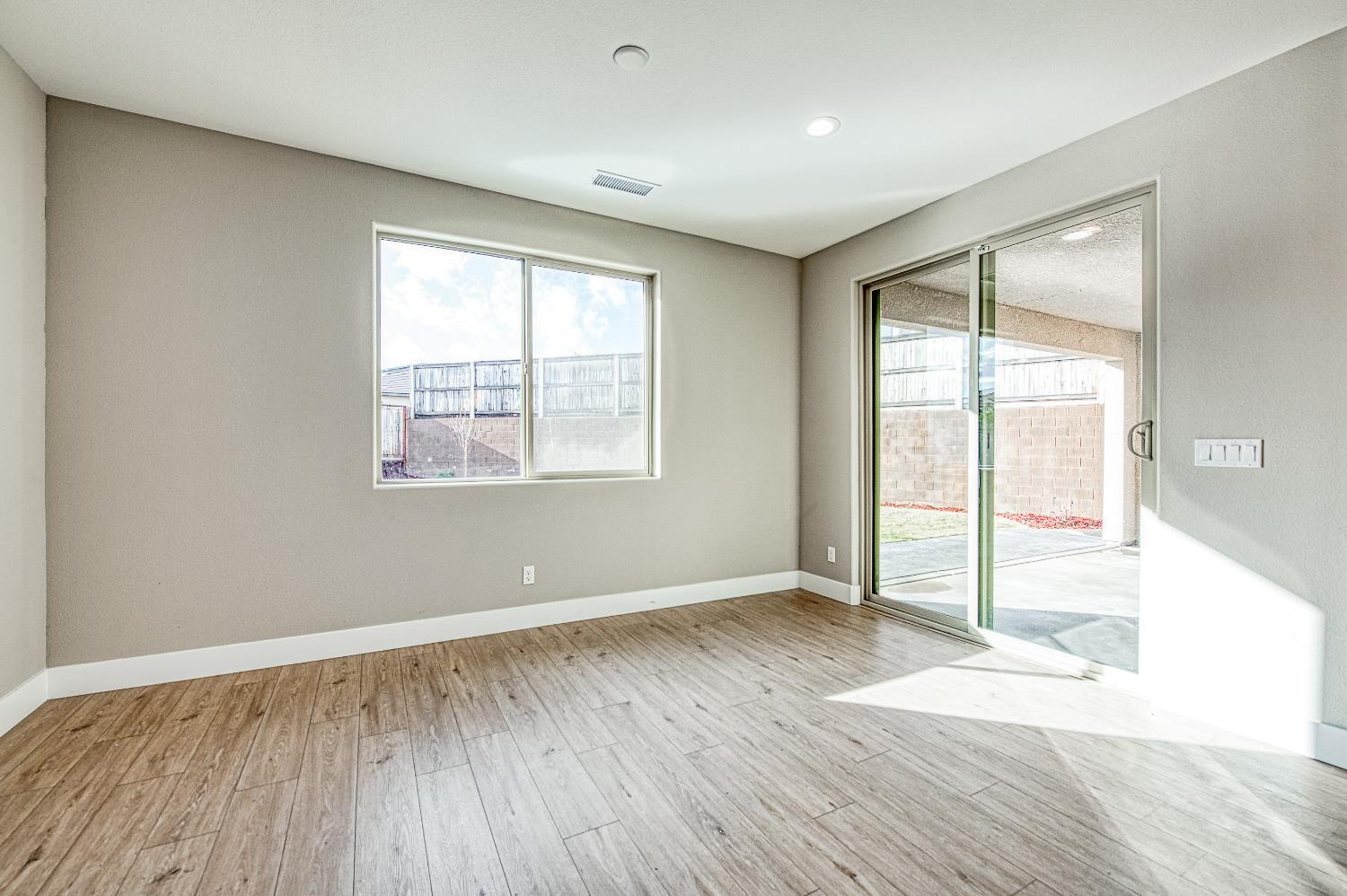 4338 Monarch Pl, Madera, CA 93636