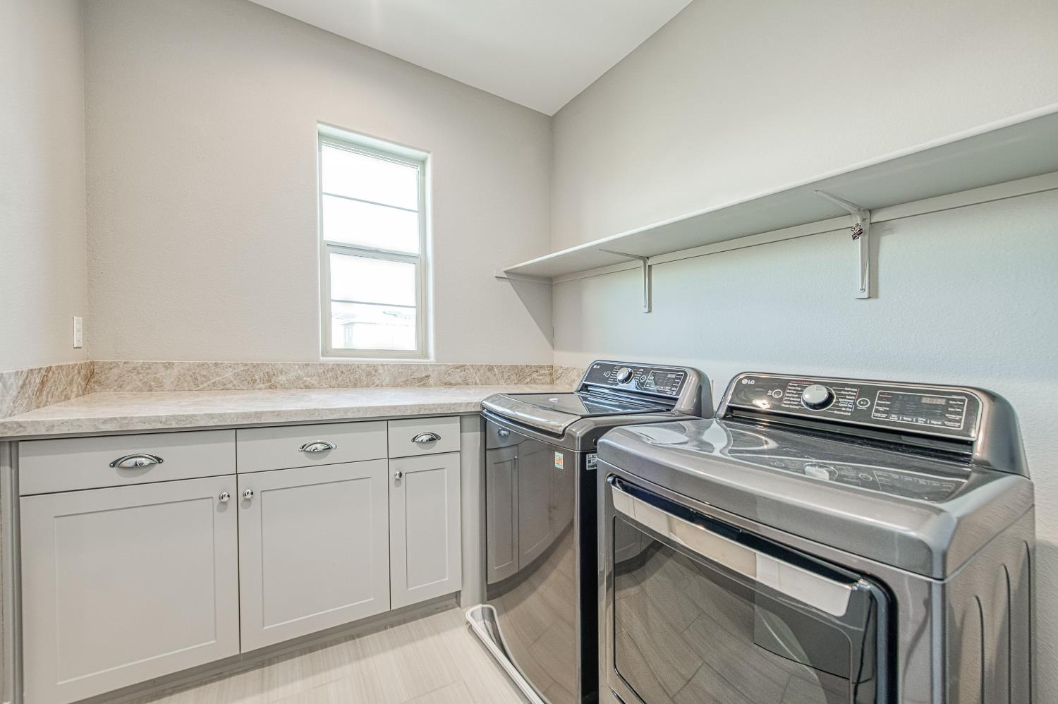 4338 Monarch Pl, Madera, CA 93636