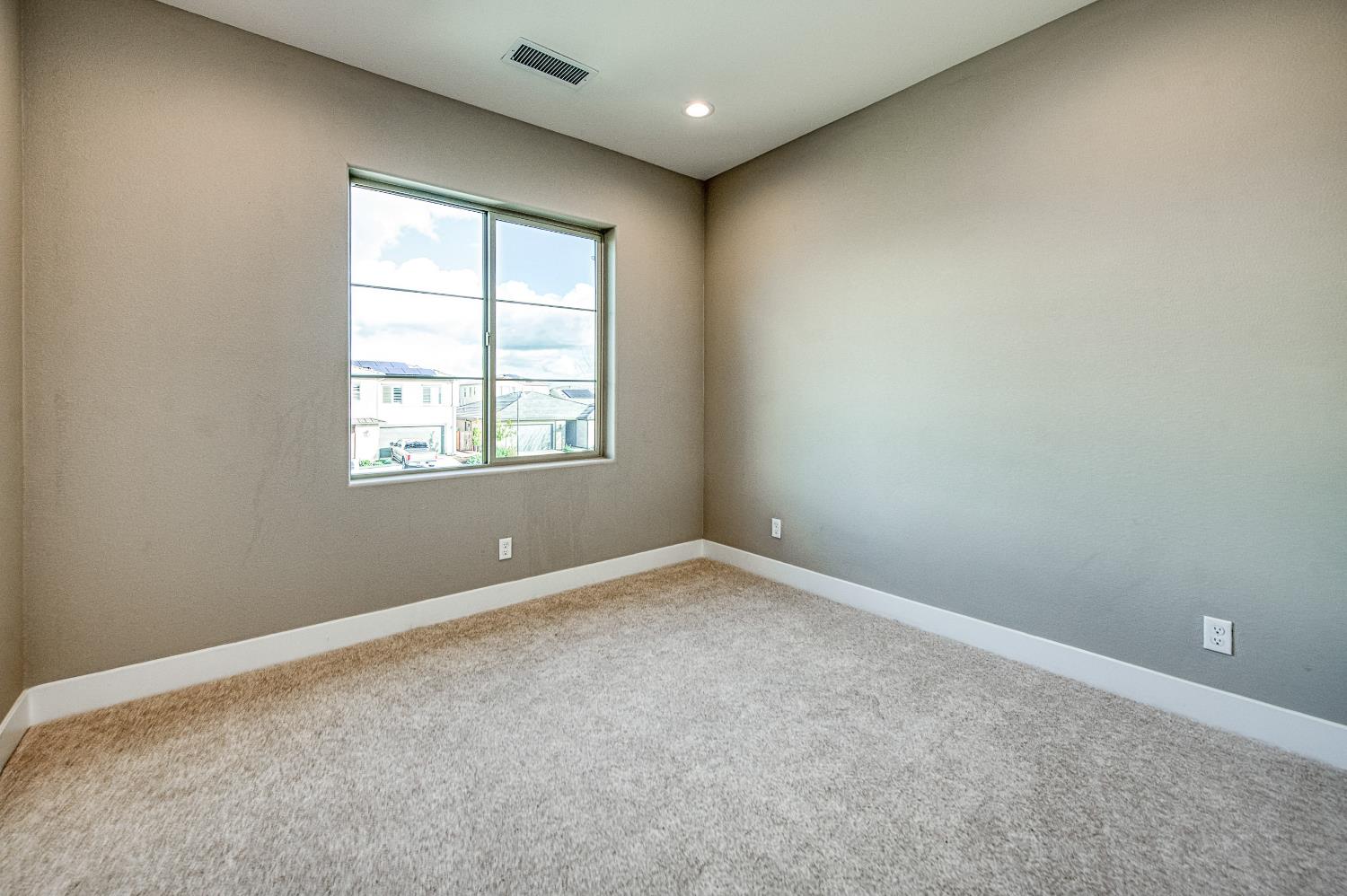 4338 Monarch Pl, Madera, CA 93636