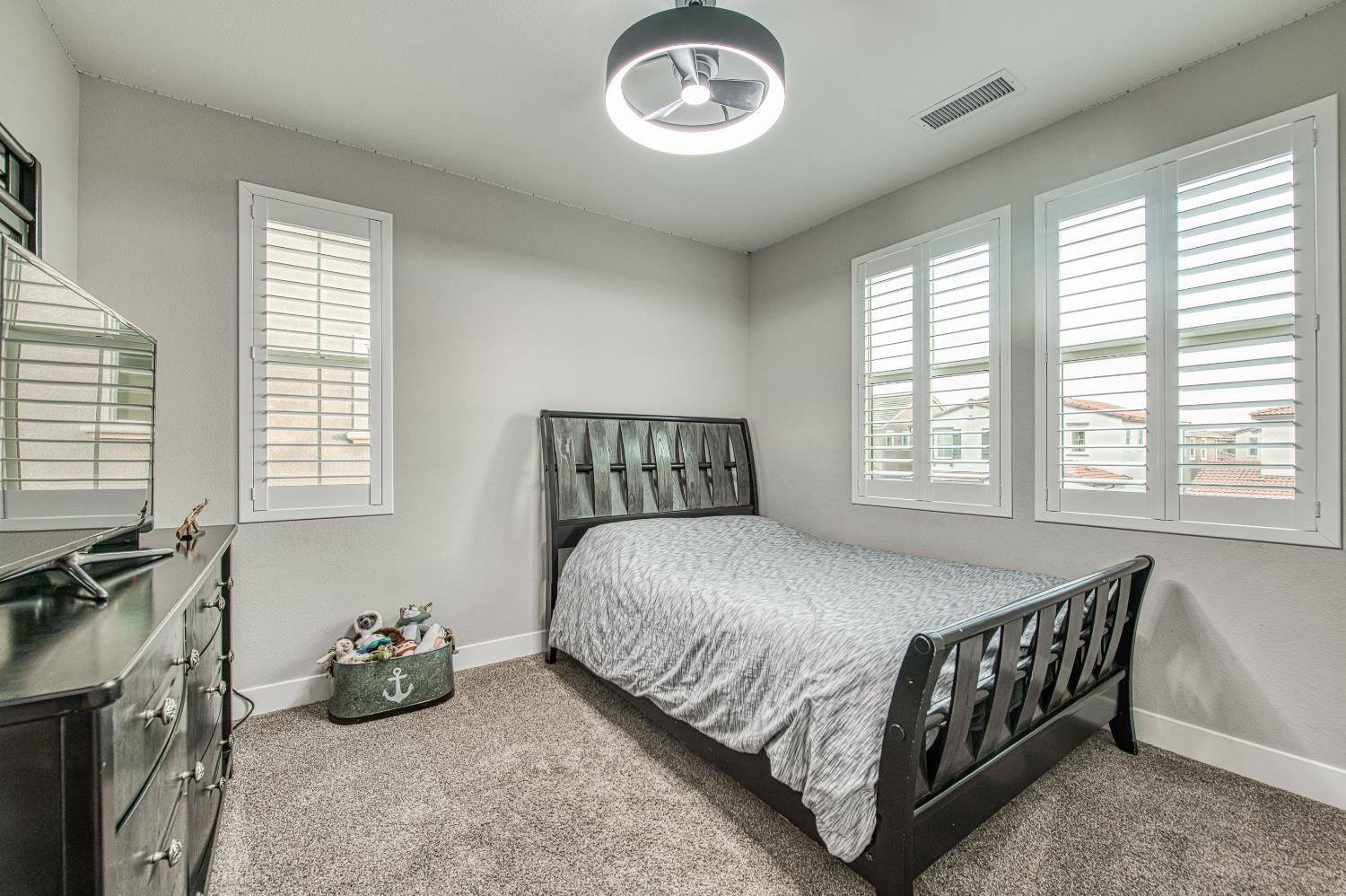 4435 Horizon Dr, Madera, CA 93636