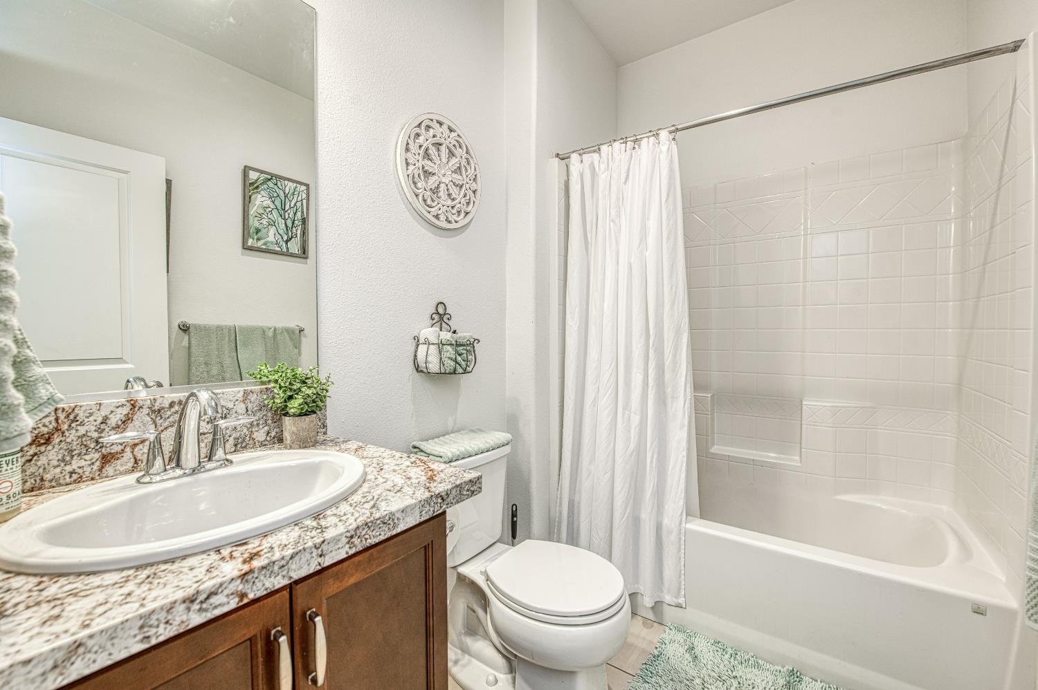 4534 Hillside Rd, Madera, CA 93636