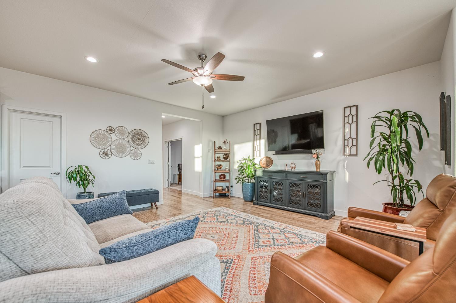 4534 Hillside Rd, Madera, CA 93636