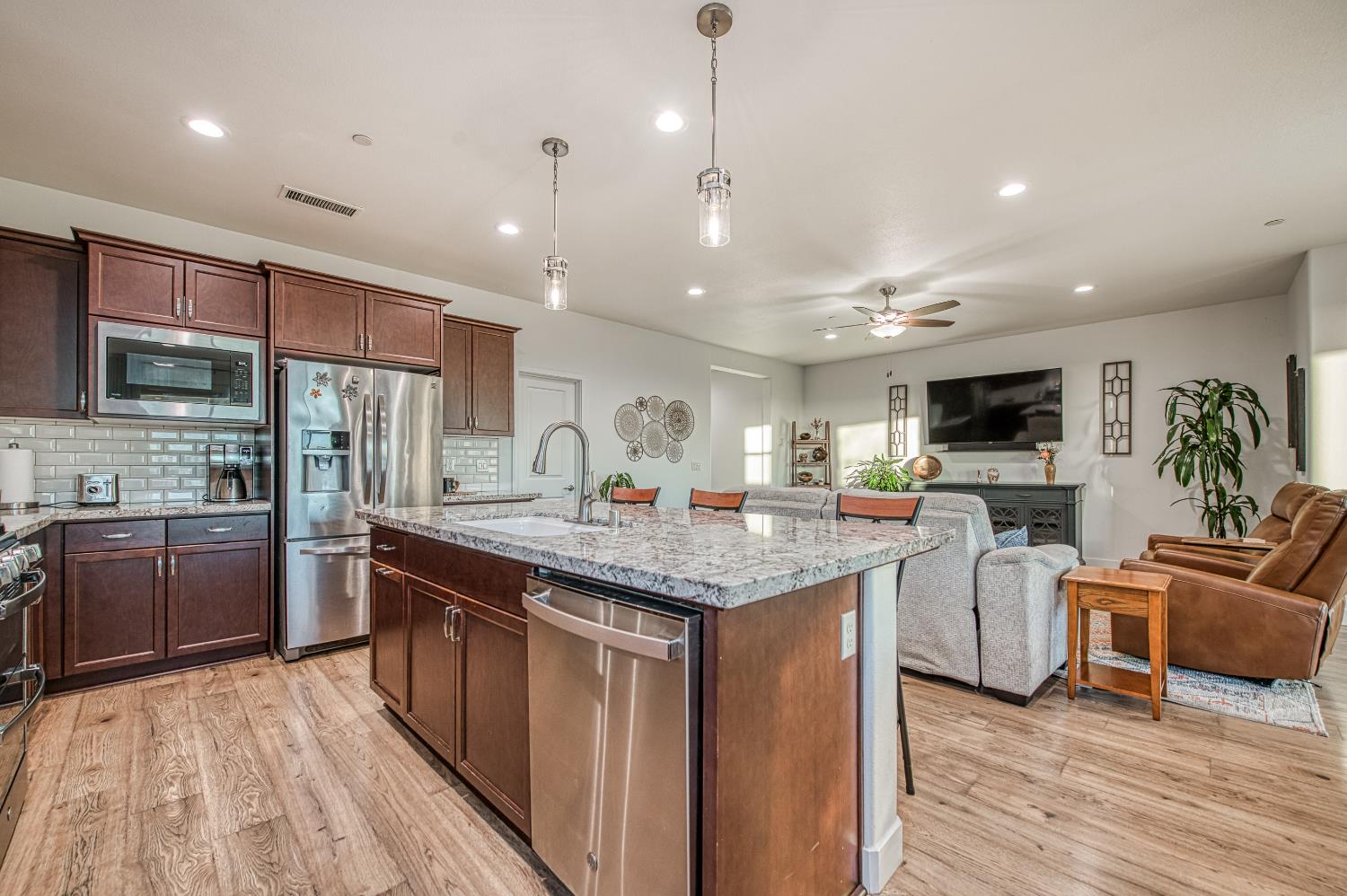 4534 Hillside Rd, Madera, CA 93636