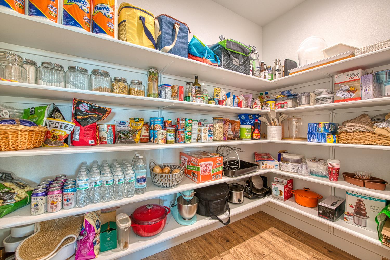 4534 Hillside Rd, Madera, CA 93636