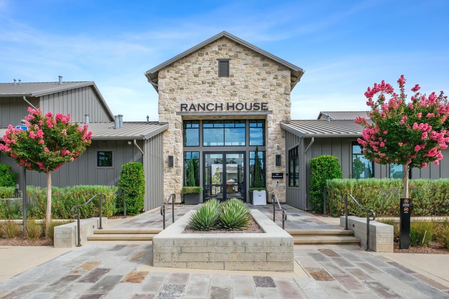 4534 Hillside Rd, Madera, CA 93636