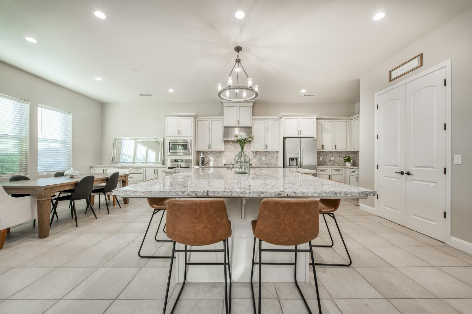598 Crescent Ln, Madera, CA 93636
