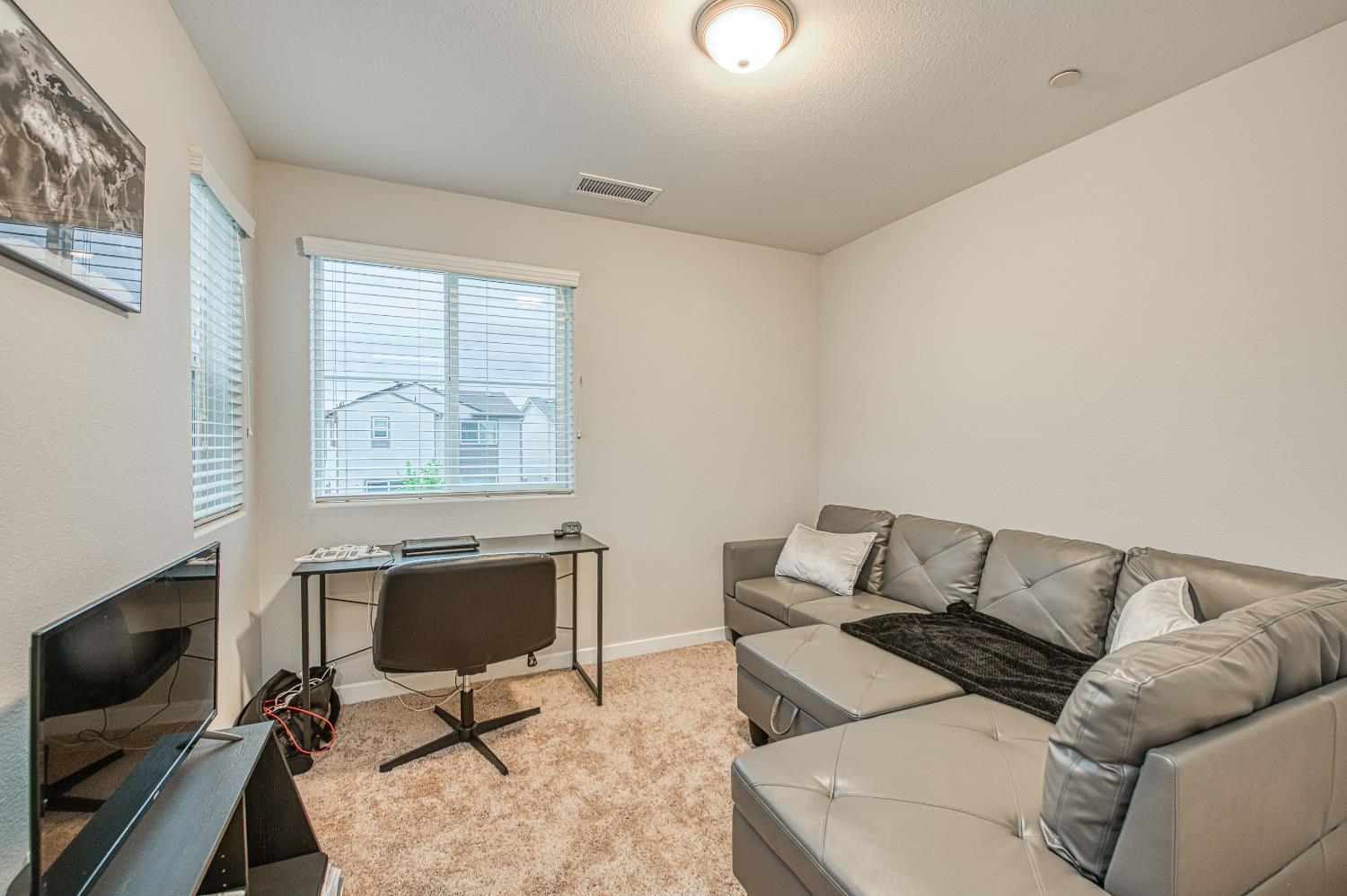 580 Mccaffrey Way, Madera, CA 93636