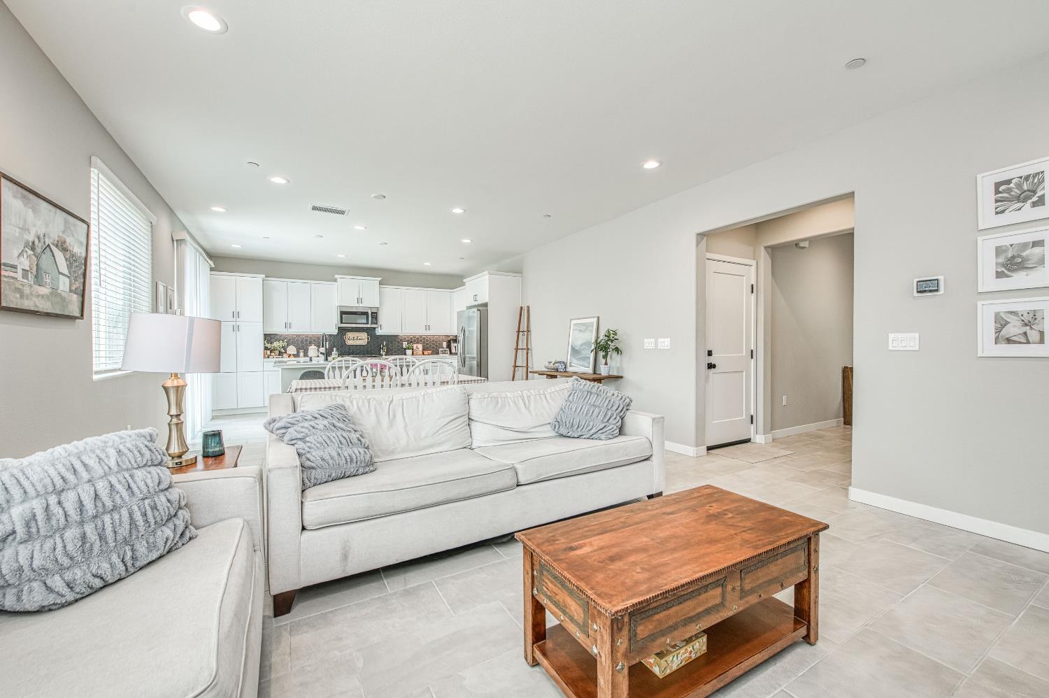 738 Katelyn Ave, Madera, CA 93636