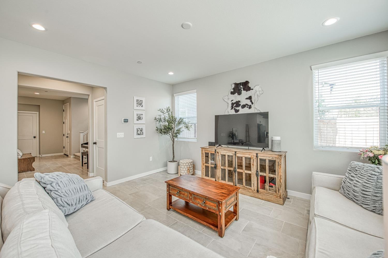 738 Katelyn Ave, Madera, CA 93636