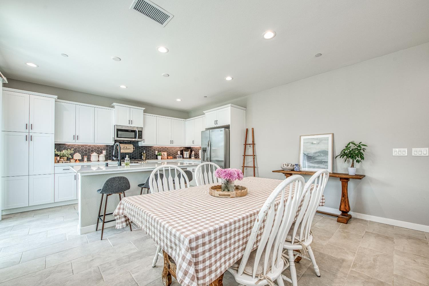738 Katelyn Ave, Madera, CA 93636