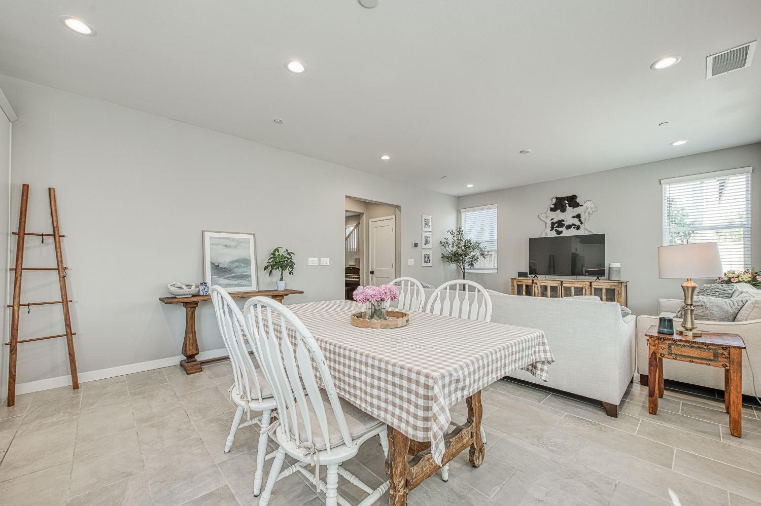 738 Katelyn Ave, Madera, CA 93636