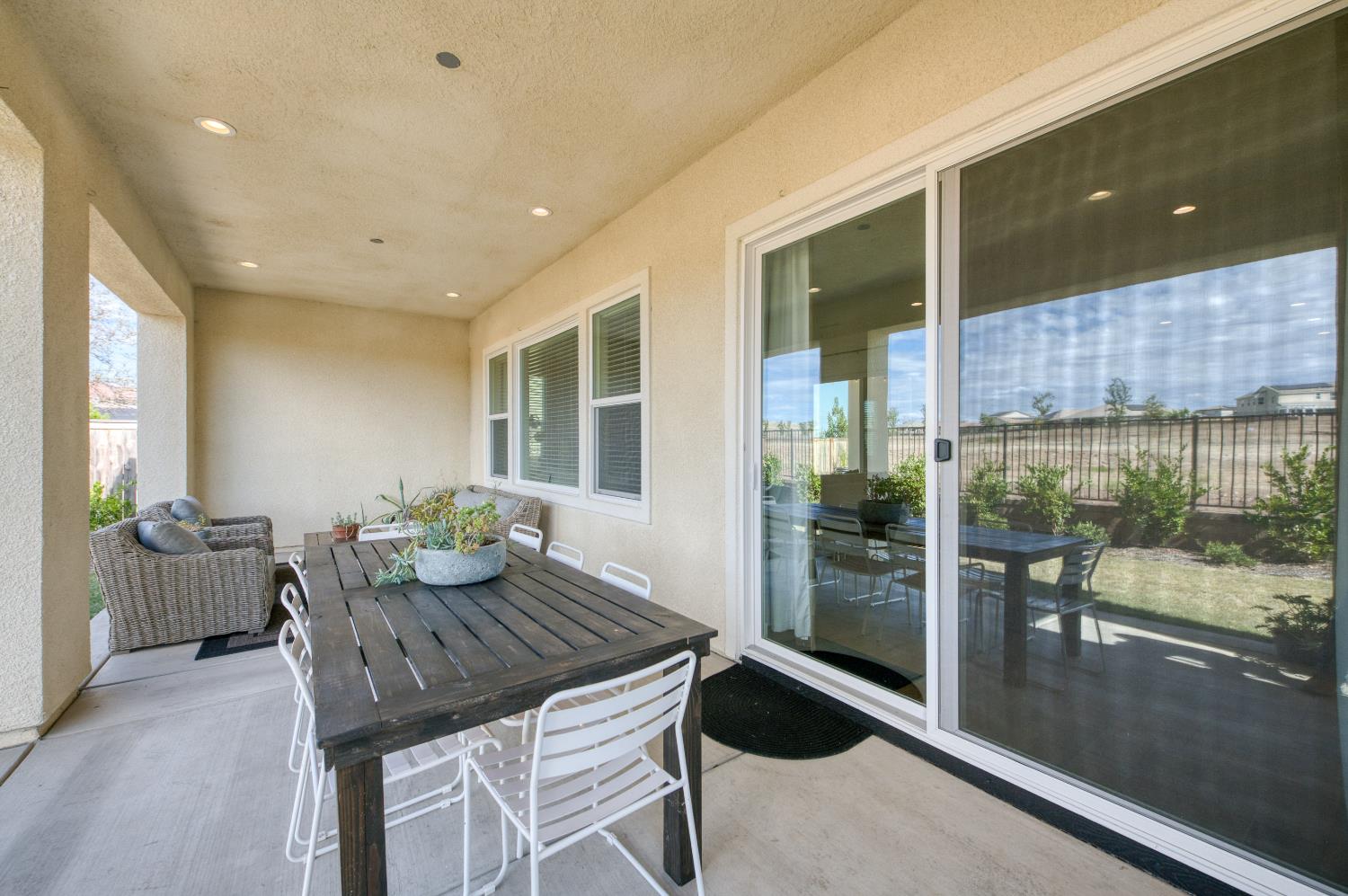 948 Beaver Pond, Madera, CA 93636